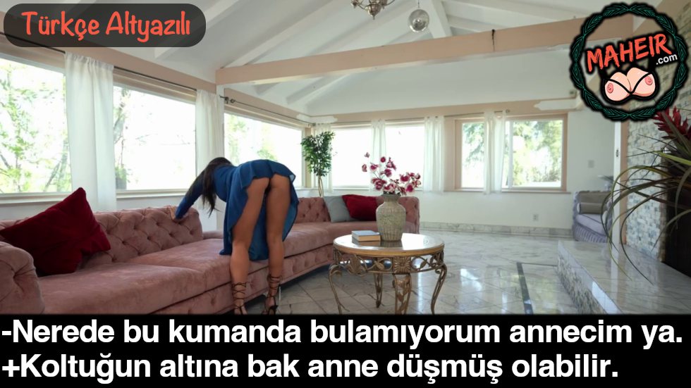 Annem TV Kumandasını Ararken Önümde Eğilince Şeyim Kalktı