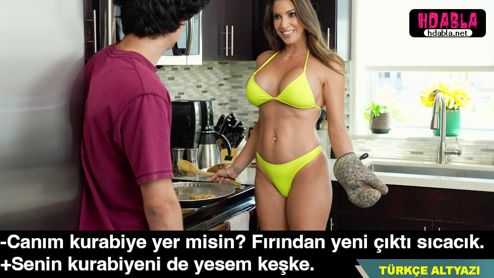 Dostumun anası bikiniyle kurabiye yapıyordu Aklımdan kötü şeyler geçirdim